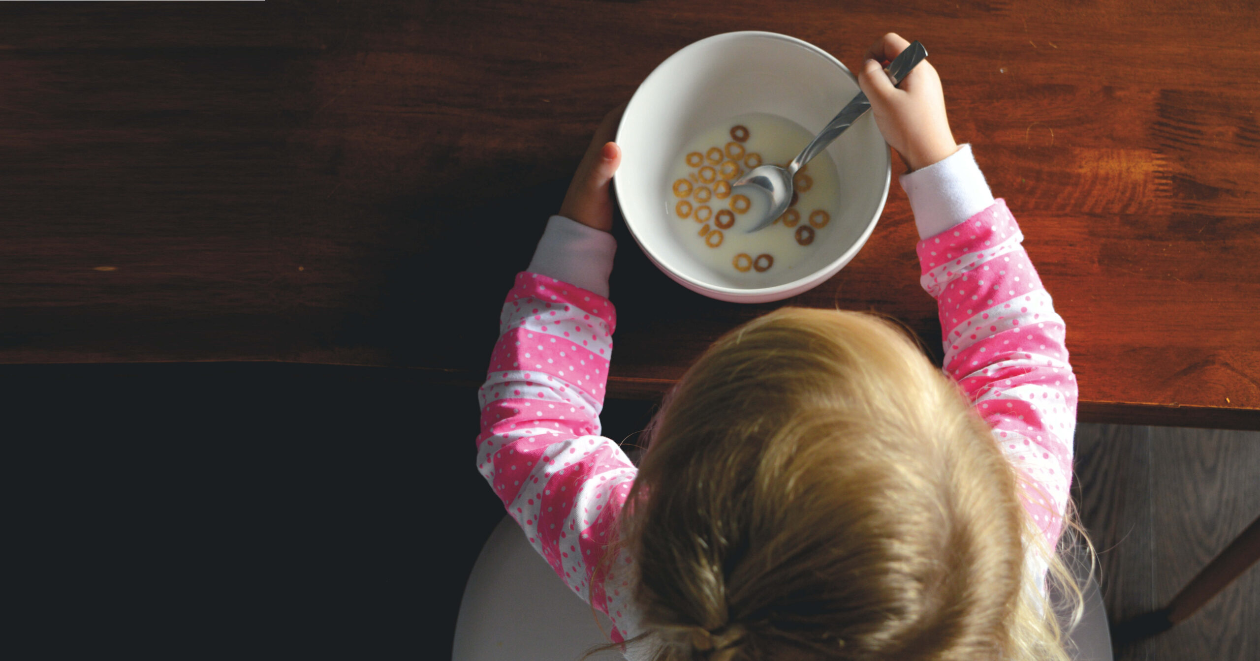 child eating cereal with milk